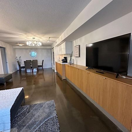 Toronto Downtown Luxurious Stylish 3 Bedroom 3 Bath 2 Balconies Near Rogers Centre Lakeview Condo المظهر الخارجي الصورة