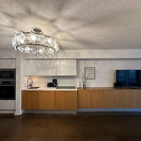 Toronto Downtown Luxurious Stylish 3 Bedroom 3 Bath 2 Balconies Near Rogers Centre Lakeview Condo المظهر الخارجي الصورة