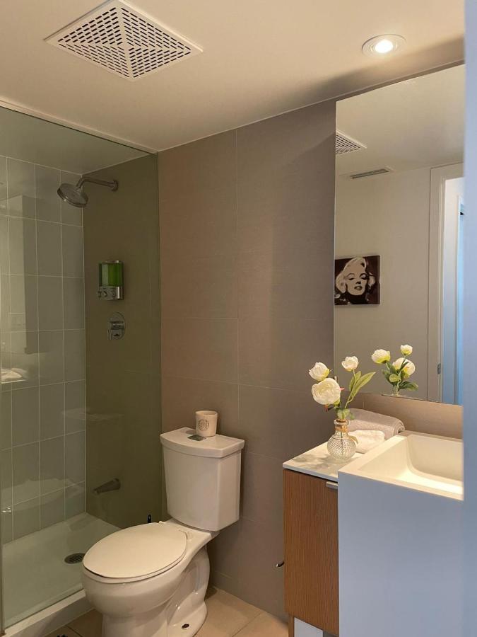 Toronto Downtown Luxurious Stylish 3 Bedroom 3 Bath 2 Balconies Near Rogers Centre Lakeview Condo المظهر الخارجي الصورة
