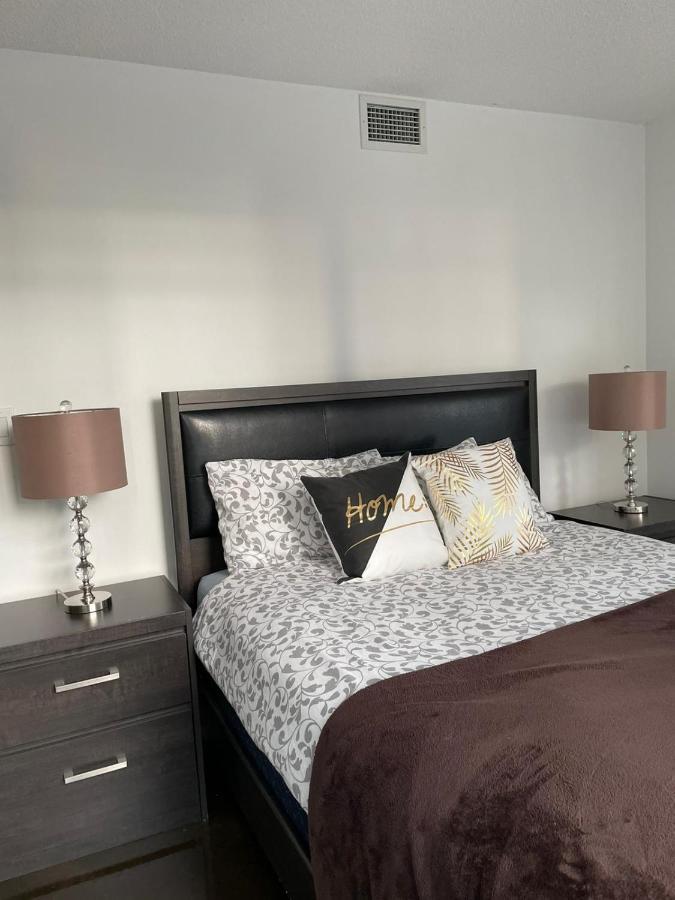 Toronto Downtown Luxurious Stylish 3 Bedroom 3 Bath 2 Balconies Near Rogers Centre Lakeview Condo المظهر الخارجي الصورة